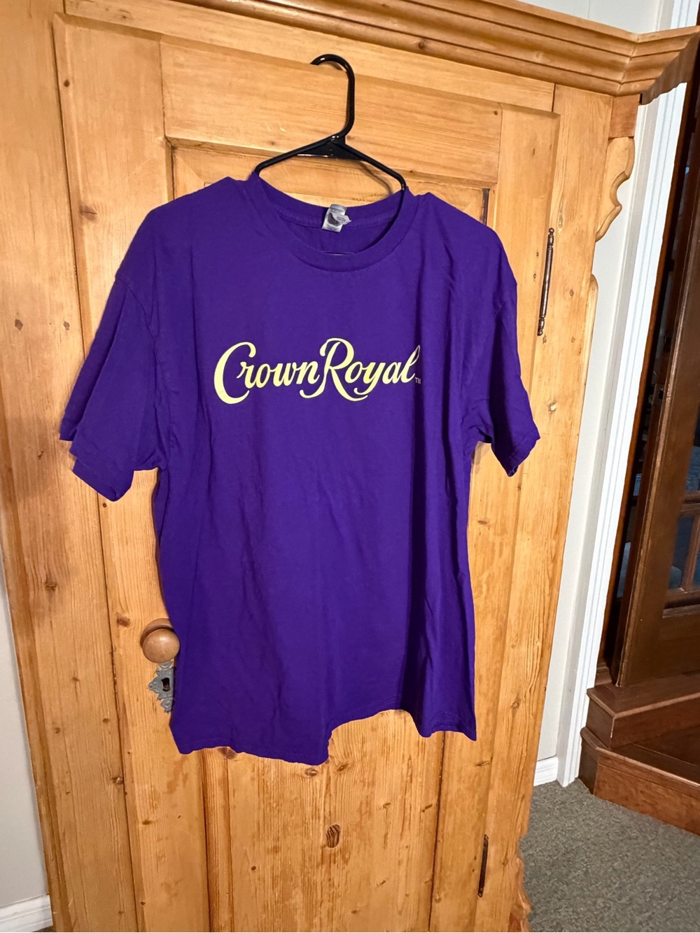 Crown Royal Men’s Short Sleeve Tee — Purple with Gold Logo Sz XL Like New